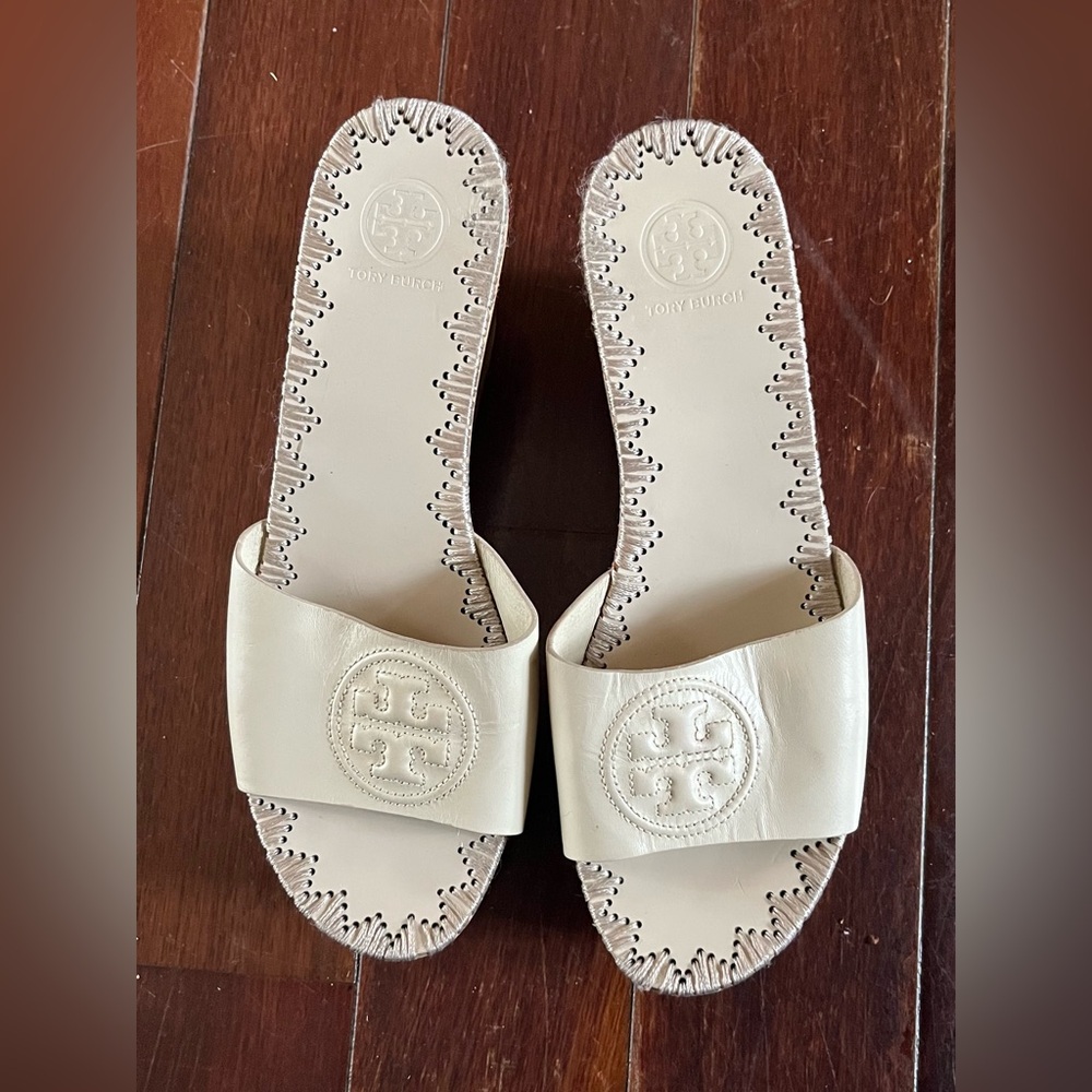Tory Burch Cream Leather Logo Slide Mules. Size 7.5M